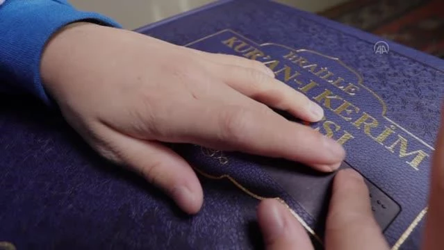 Kur'an öğrenmek isteyen görme engelli çocuk, Braille alfabeli Elif-Ba'ya kavuştu
