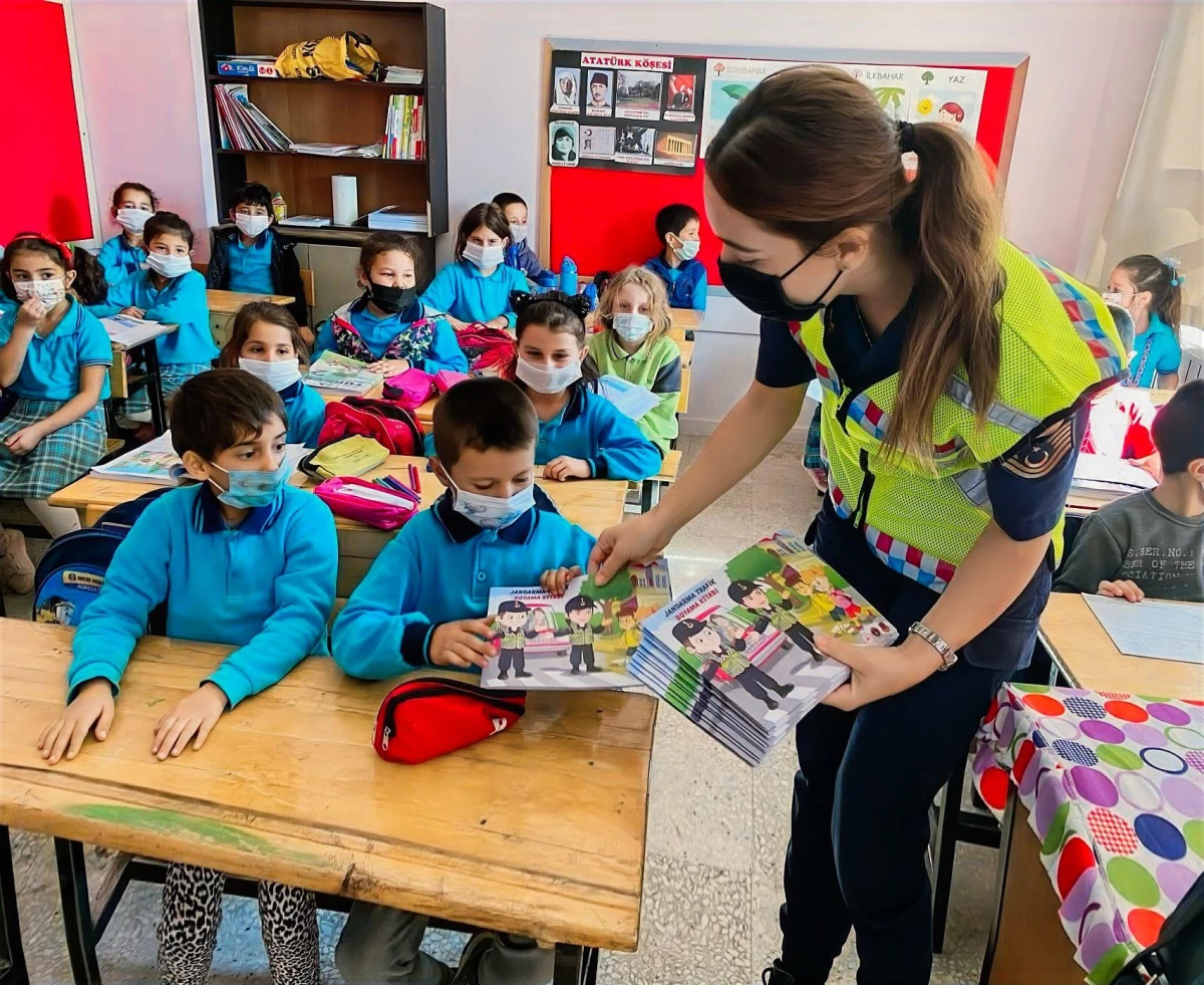 Mersin\'de çocuklara trafik eğitimi verildi