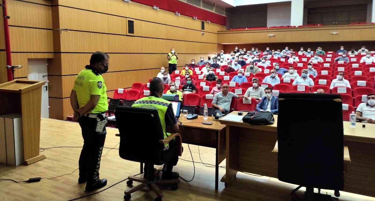 Minibüs şoförlerine eğitim verildi