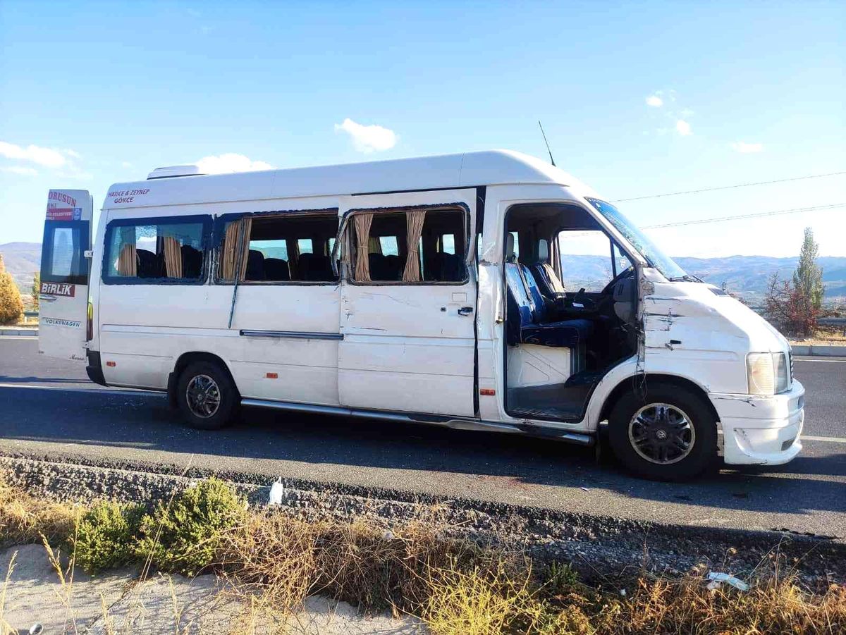 Nazilli\'de trafik kazası: 4 yaralı