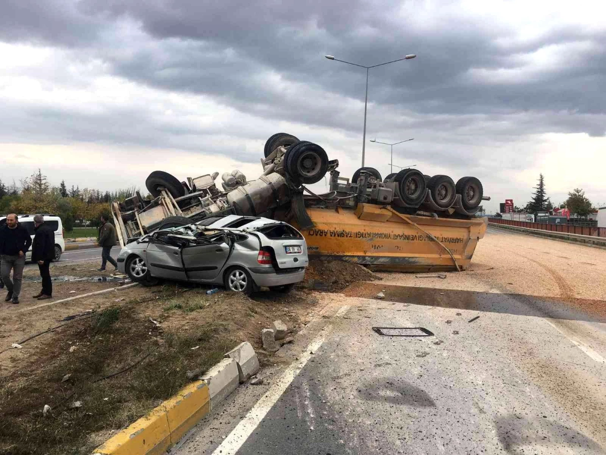 Otomobil ile tır çarpıştı, 3 kişi yaralandı