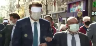 Protokol üyeleri ama oldu: Gözlerini kapatıp şehrin işlek caddelerinde yürüdüler