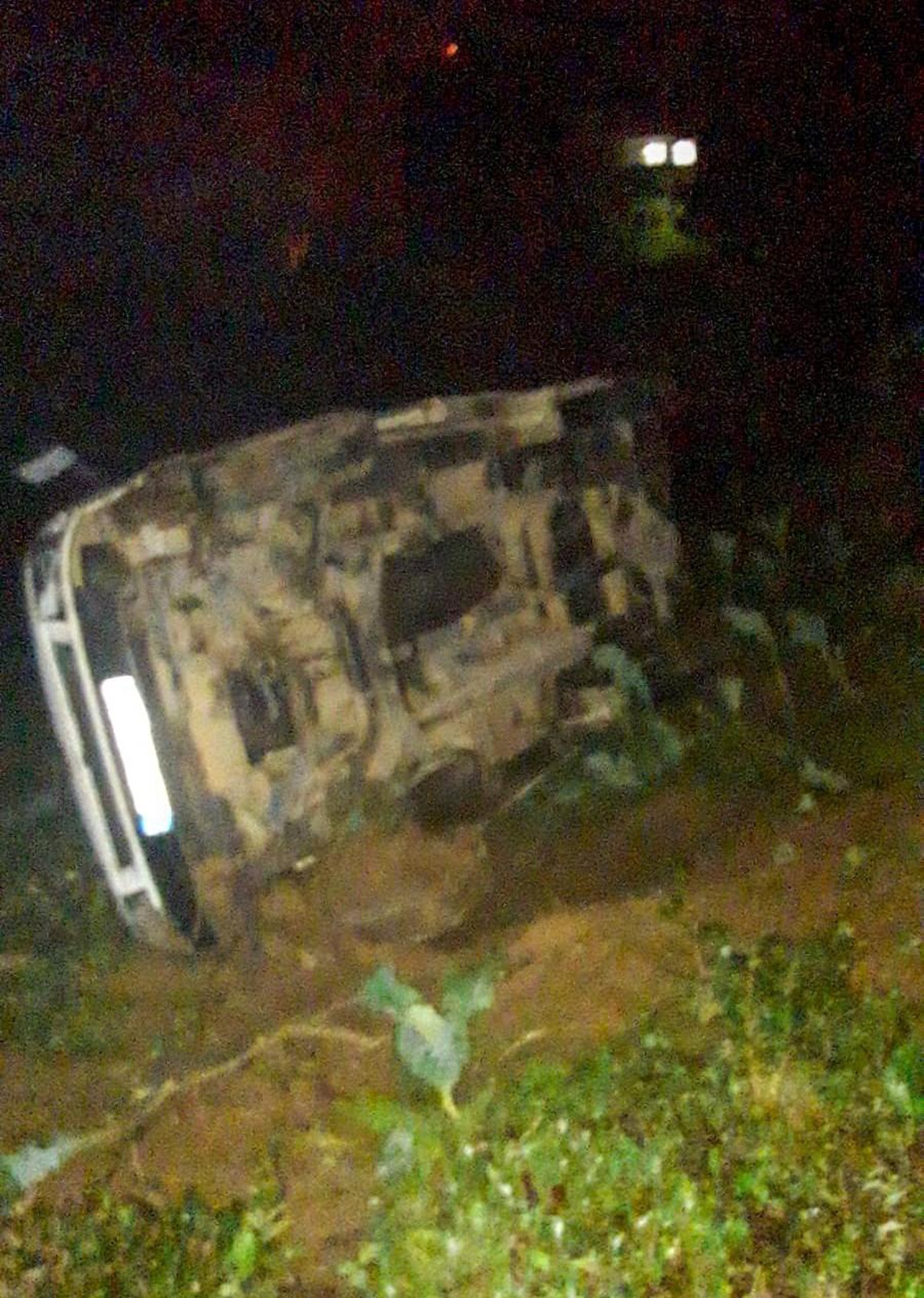 Rize\'de kontrolden çıkan kamyonet takla attı: 4 yaralı