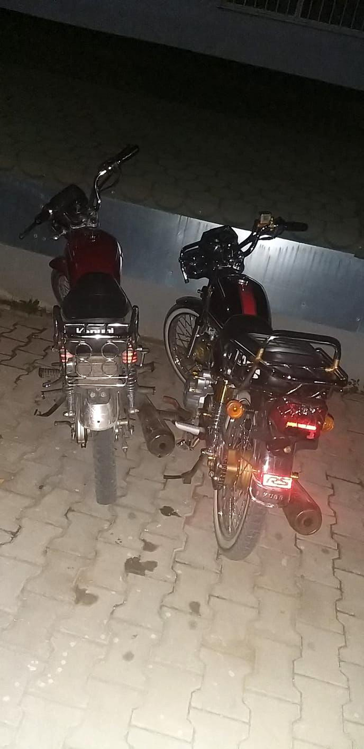 Ruhsatsız motosikletlerle yarış yaparken yakalandılar