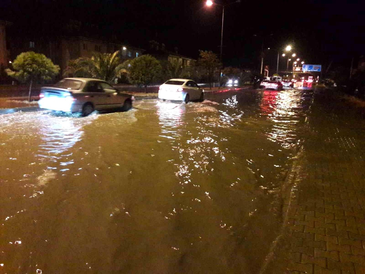Son Dakika | Söke\'de sağnak yağmur sonrası sel meydana geldi
