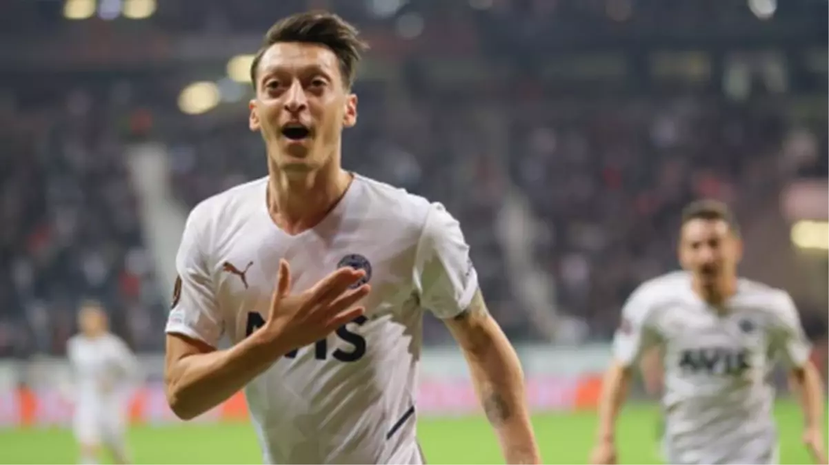 Abisi Mesut Özil\'in doğum gününü sünnetlikle çekilmiş fotoğrafıyla kutladı