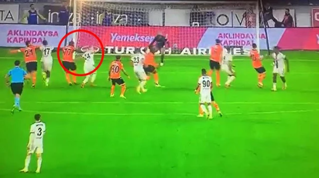 Beşiktaş taraftarını sinirden çıldırtan pozisyon! Hakeme tepkilerin ardı arkası kesilmiyor