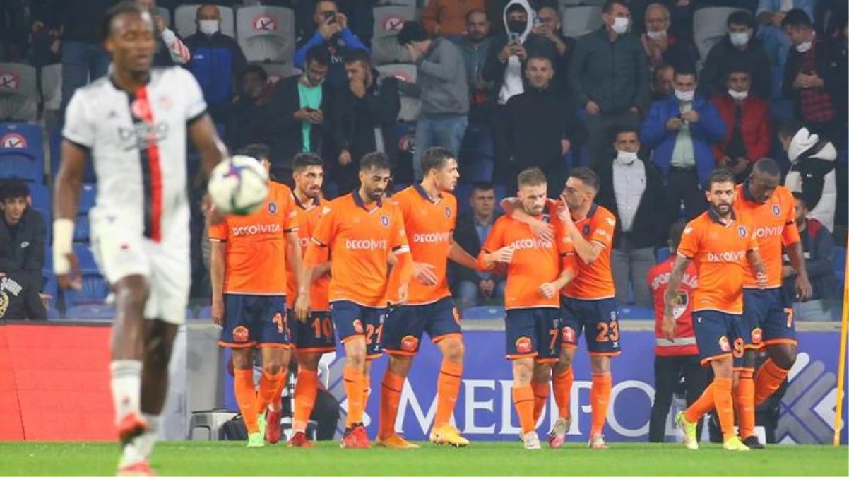 Kara Kartal zirve yolunda ağır yaralı! Beşiktaş, deplasmanda Başakşehir\'e 3-2 yenildi