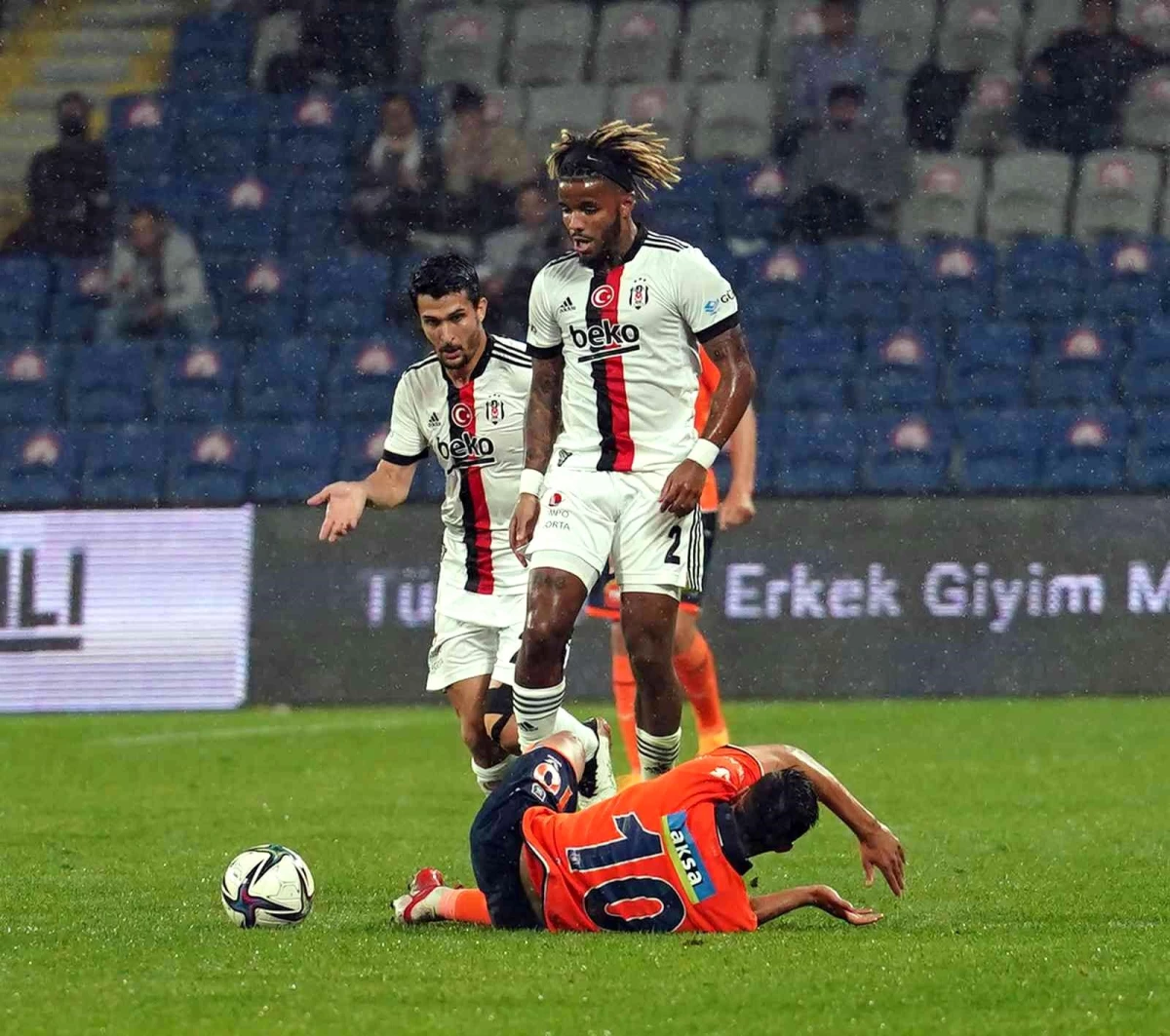 Süper Lig: Medipol Başakşehir: 3 Beşiktaş: 2 (Maç sonucu)