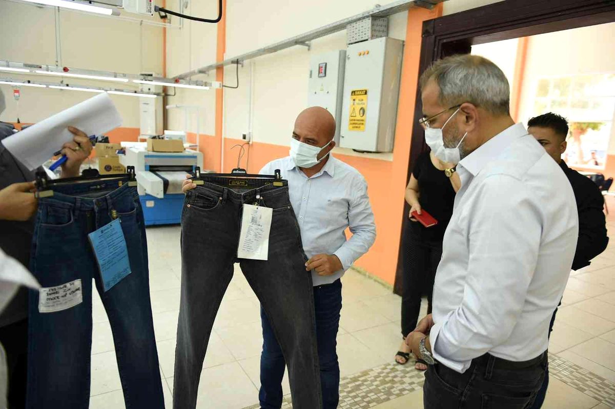 Tarsus Belediyesinin tekstil atölyesi hem istihdama hem ihracata katkı sağlıyor
