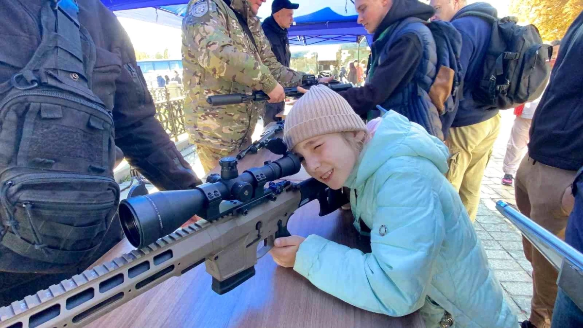 Ukrayna\'da silah sanayisi sergisi açıldı