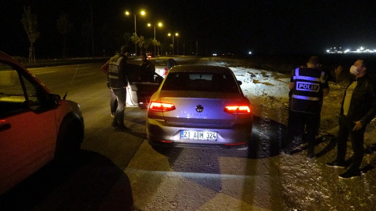 Uyuşturucu ve alkoliklerin mekanı haline gelen caddede "süpürme" uygulaması gerçekleşti