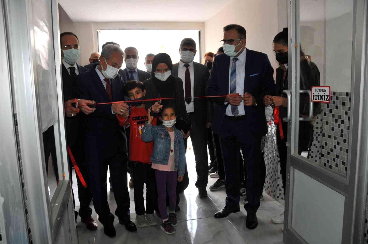 Vefat eden öğretmenin ismi spor salonunda yaşatılacak