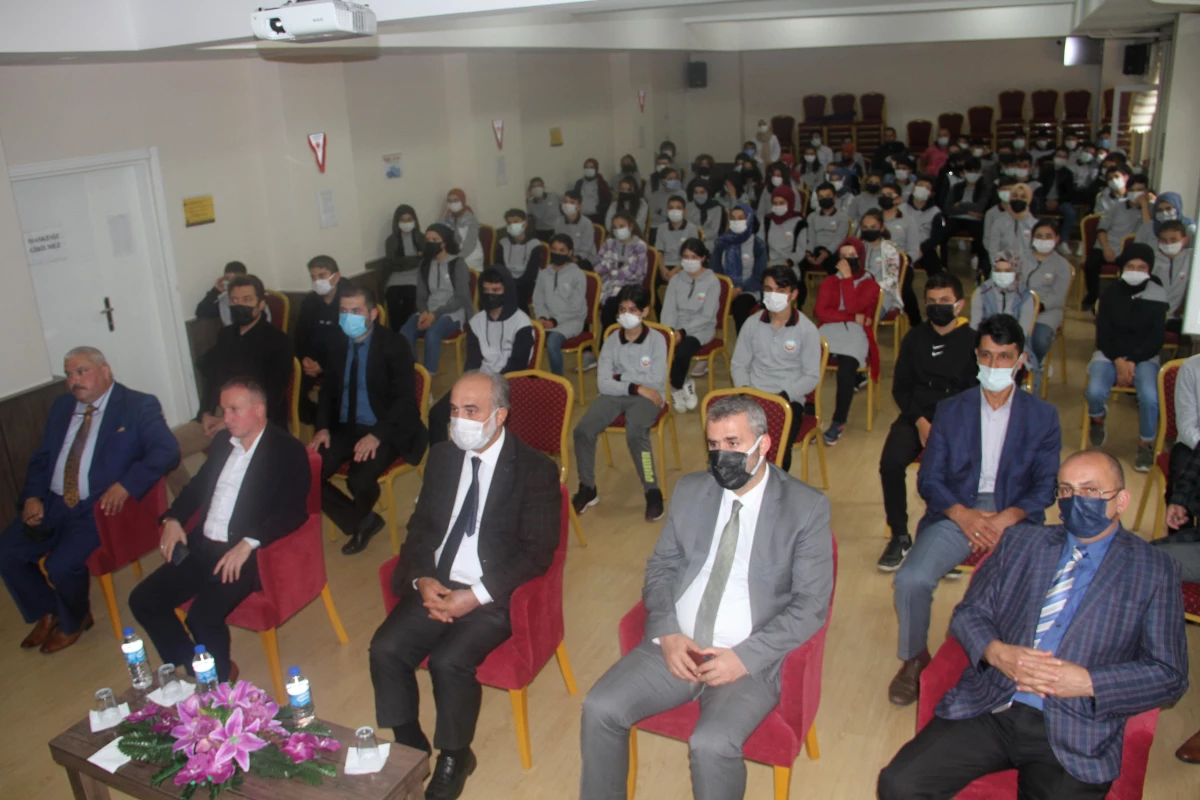 Yağlıdere\'de İmam Hatip Okulları haftası konferansı düzenlendi