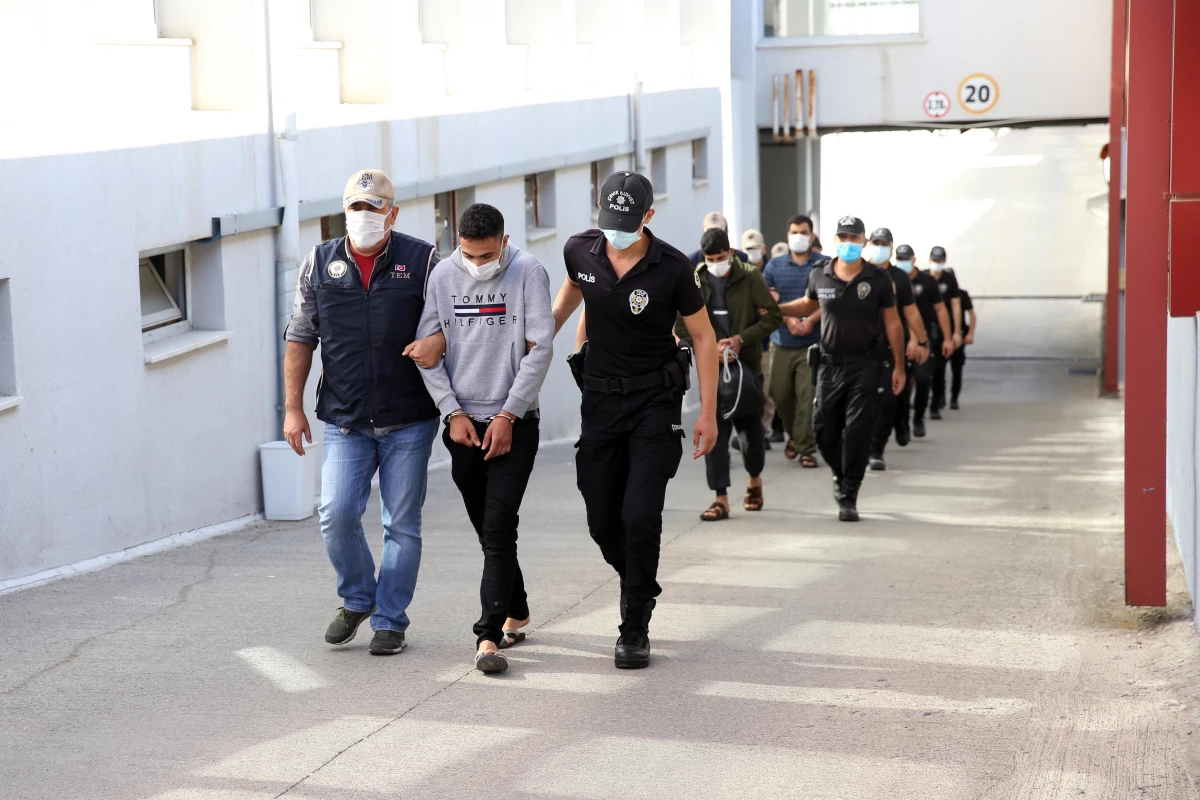 Adana\'da DEAŞ operasyonunda yakalanan 7 zanlı adli kontrolle salıverildi