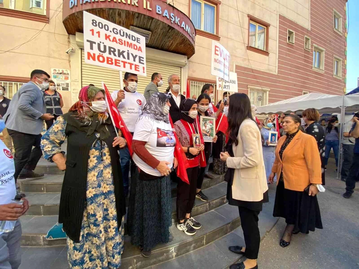 DİYARBAKIR - AK Parti Genel Başkan Yardımcısı Karaaslan, Diyarbakır annelerini ziyaret etti