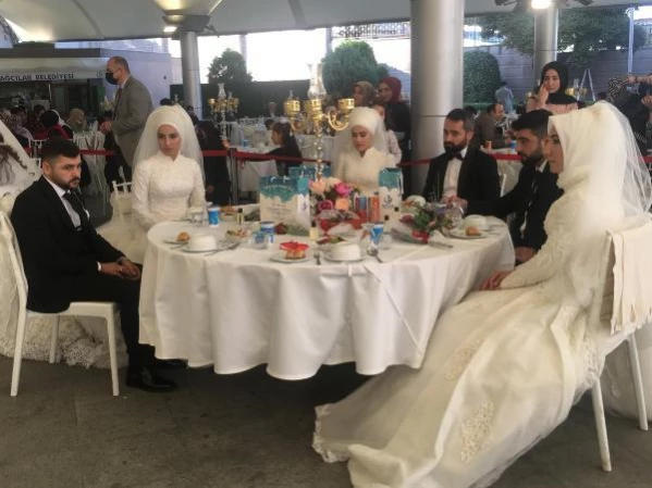 İSTANBUL-Bağcılar'da 13 çift Toplu Düğün Şöleni ile dünya evine girdi