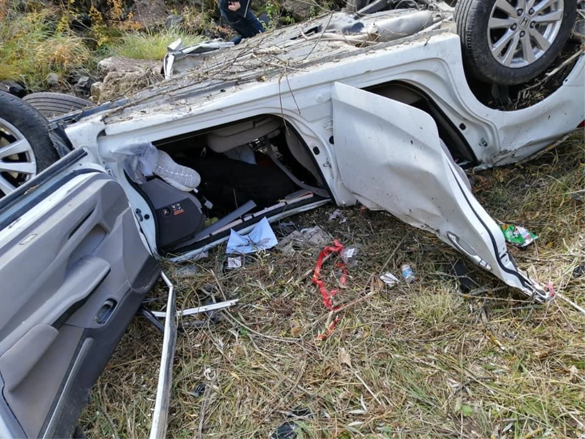 Bolu\'da dereye devrilen otomobildeki iki kişi yaşamını yitirdi