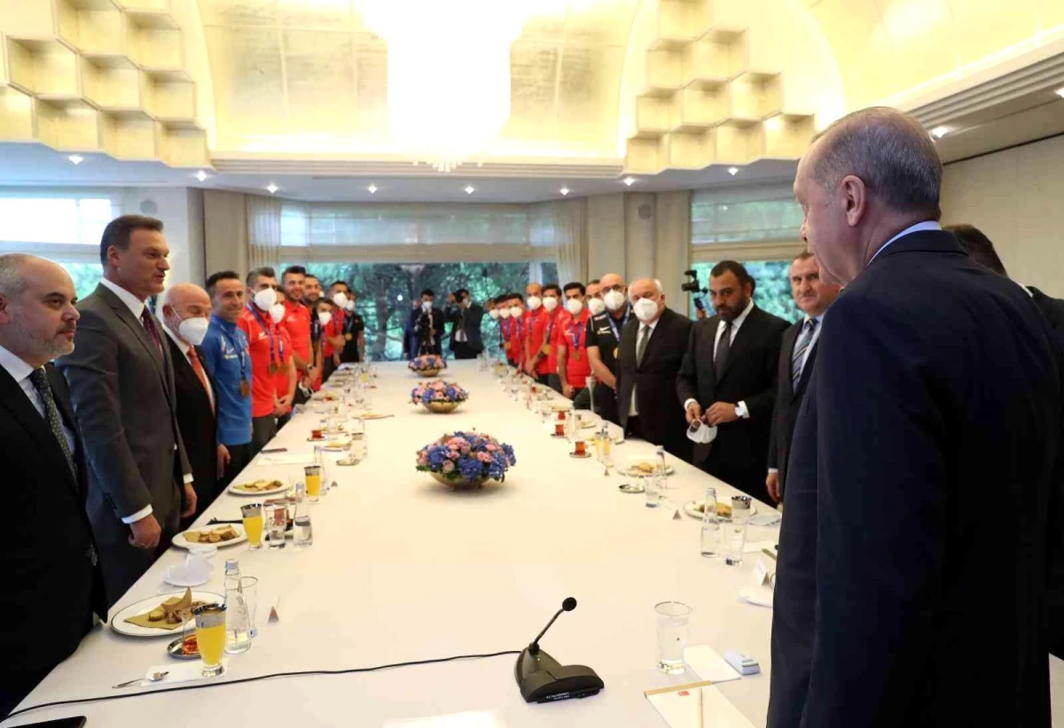 Cumhurbaşkanı Erdoğan, Avrupa Şampiyonu olan Ampute Futbol Millî Takımı\'nı kabul etti