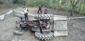 Devrilen traktörünün altında can verdi