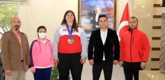 Dünya 3'üncüsü olan Öztürk ödüllendirildi