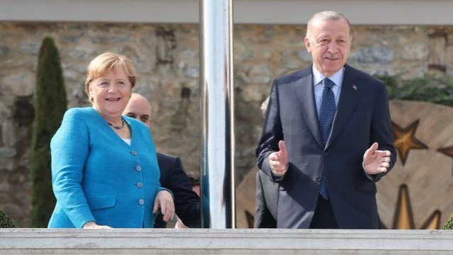 Cumhurbaşkanı Erdoğan'dan Merkel'e övgü dolu sözler! Konuşmasını Almanca bitirdi