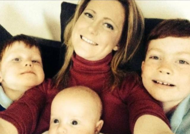 Yardım için kamera karşısına geçen 3 çocuk annesi kadının yanlışlıkla verdiği çıplak poz olay oldu