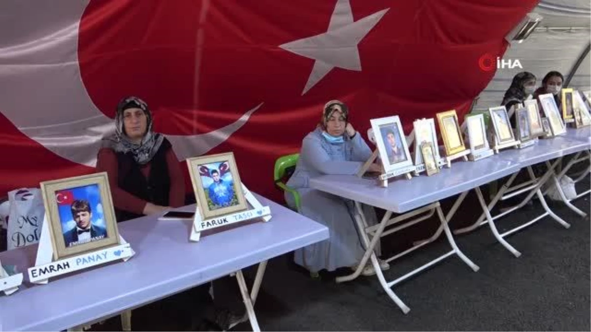 Evlat hasreti çeken yüreği yanık Özcan ailesi hem Diyarbakır\'da hem de Muş\'ta eylemde