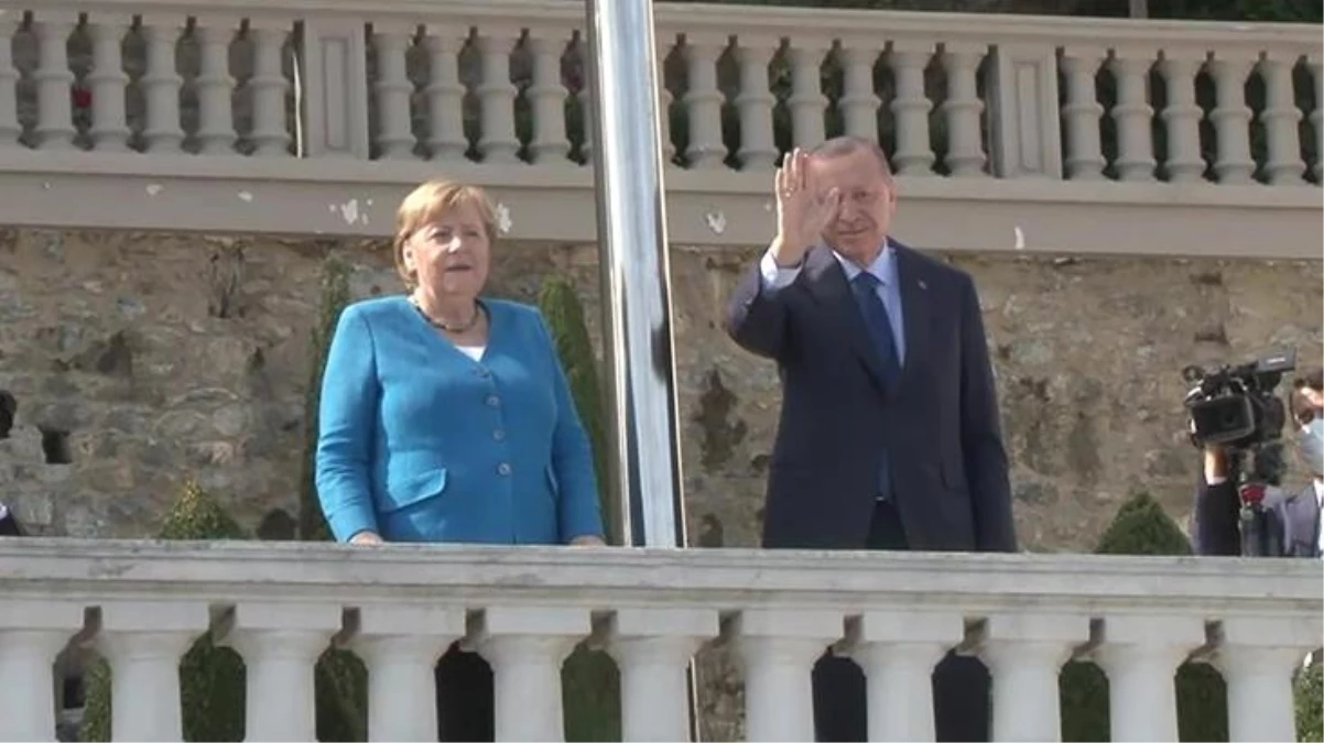 Merkel ile Boğaz manzarasını izlemeye çıkan Cumhurbaşkanı Erdoğan\'dan "direk" şakası