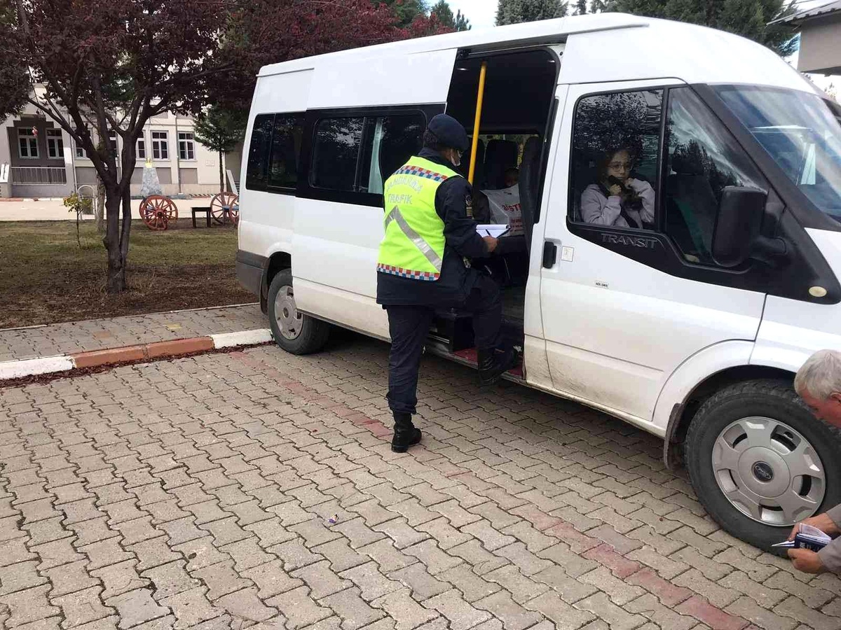 Hisarcık\'ta okul servisi şoförleri denetlendi