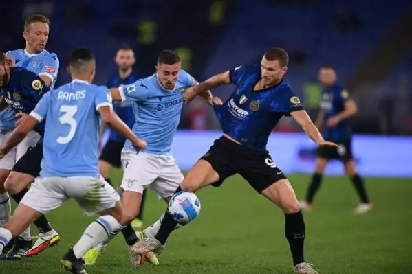 Inter, bu sezonki ilk yenilgisini Lazio'dan aldı