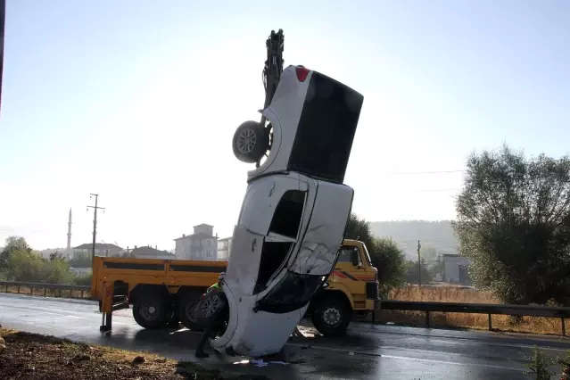 Kontrolden çıkan kamyonet takla atıp karşı şeride geçti: 3 yaralı