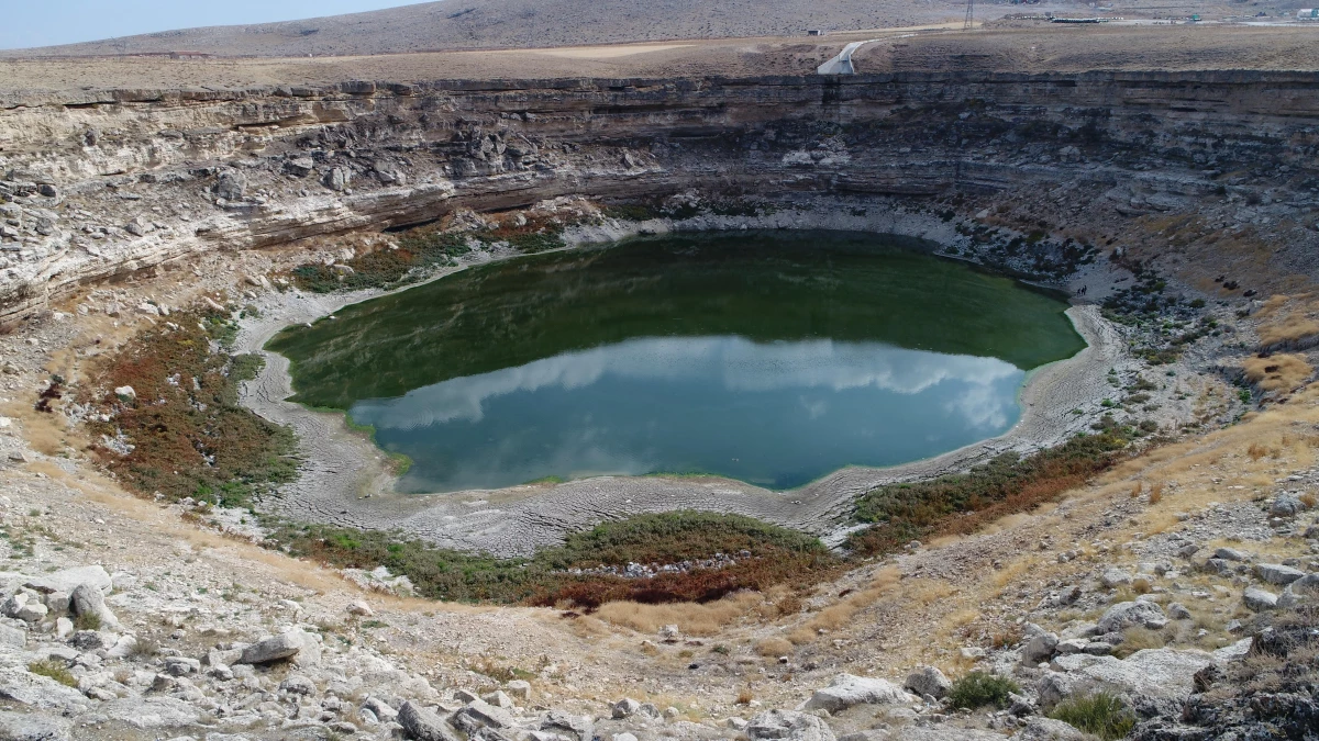 Konya Ovası\'ndaki Timraş Obruk Gölü\'nde su seviyesi dibe vurdu
