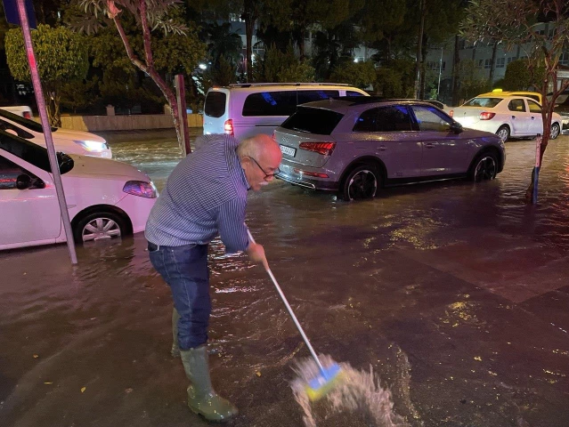 Muğla'nın Fethiye ilçesinde sağanak su baskınlarına neden oldu