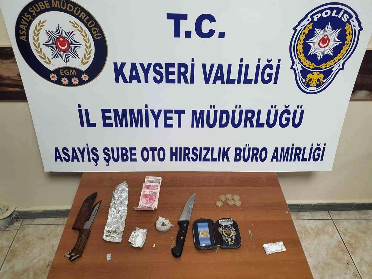 Otomobil hırsızları uyuşturucuyla yakalandı