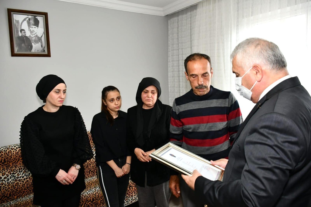 Şehit bekçinin ailesine \'Şehitlik belgesi\' verildi
