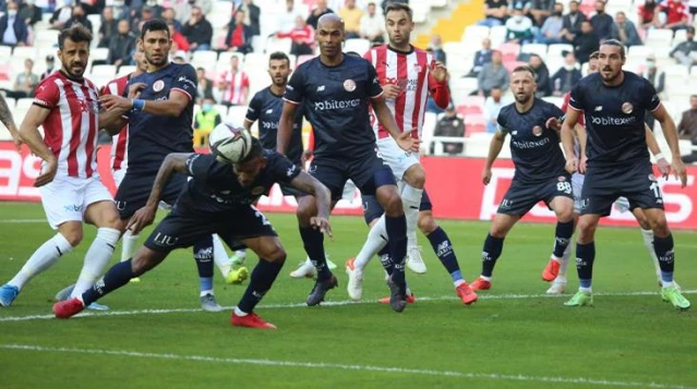 Nefes kesen düello! Sivasspor-Antalyaspor maçında yağmur gibi gol yağdı
