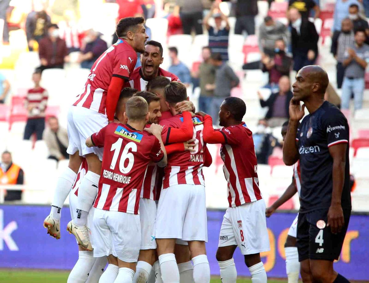 Süper Lig: Sivasspor: 1 Antalyaspor: 0 (Maç devam ediyor)