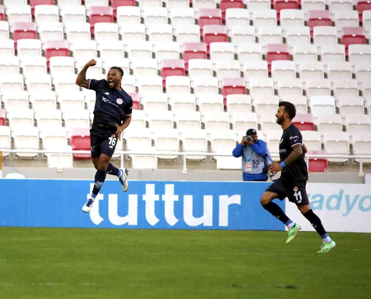 Süper Lig: Sivasspor: 2 Antalyaspor: 2 (İlk yarı)