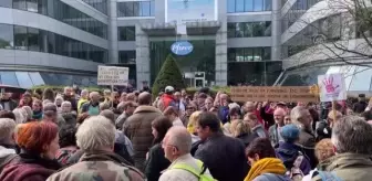 Yüzlerce kişi 'zorunlu aşı' karşıtı protesto düzenledi