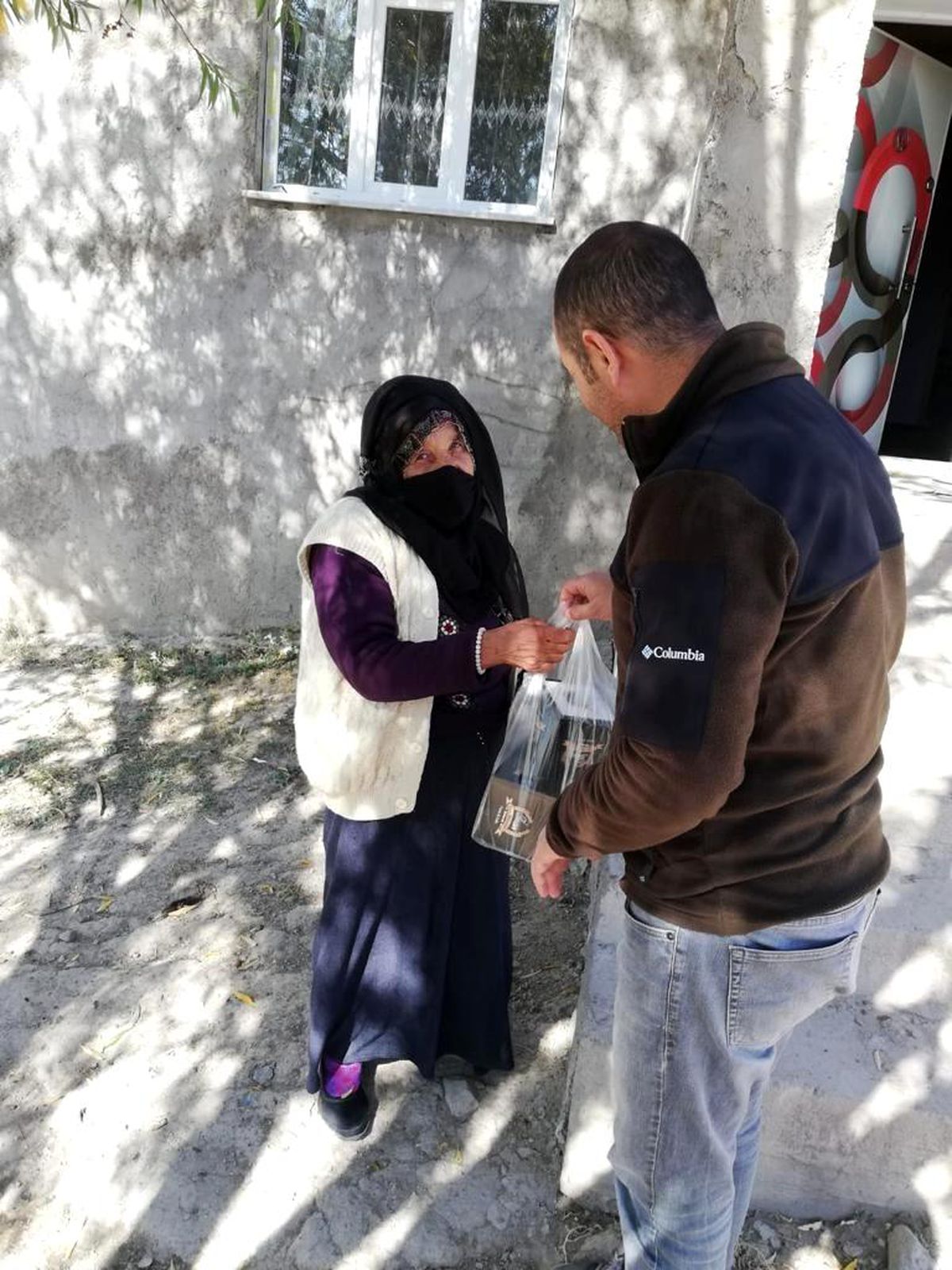 Diyadin\'de vatandaşlara kandil simidi dağıtıldı