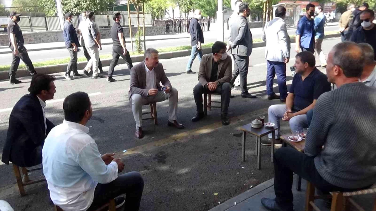 Diyarbakır Emniyet Müdürü Aşkın, vatandaşlarla çay içip sohbet etti