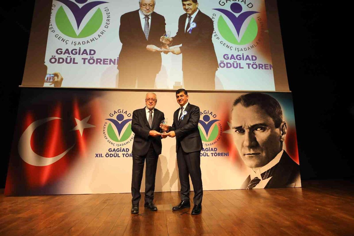 GAGİAD\'tan Fadıloğlu\'na başarı ödülü
