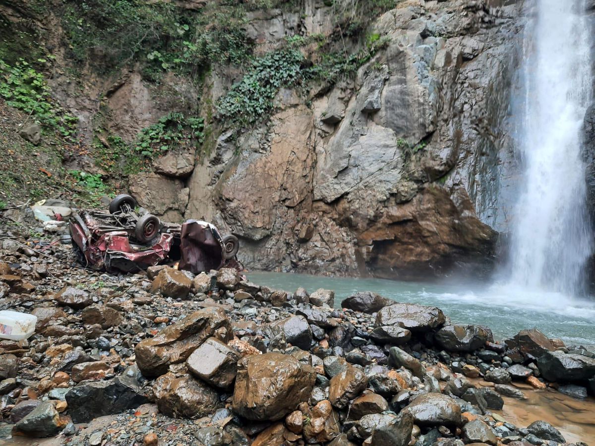 Giresun\'da dereye düşen aracın sürücüsü hayatını kaybetti