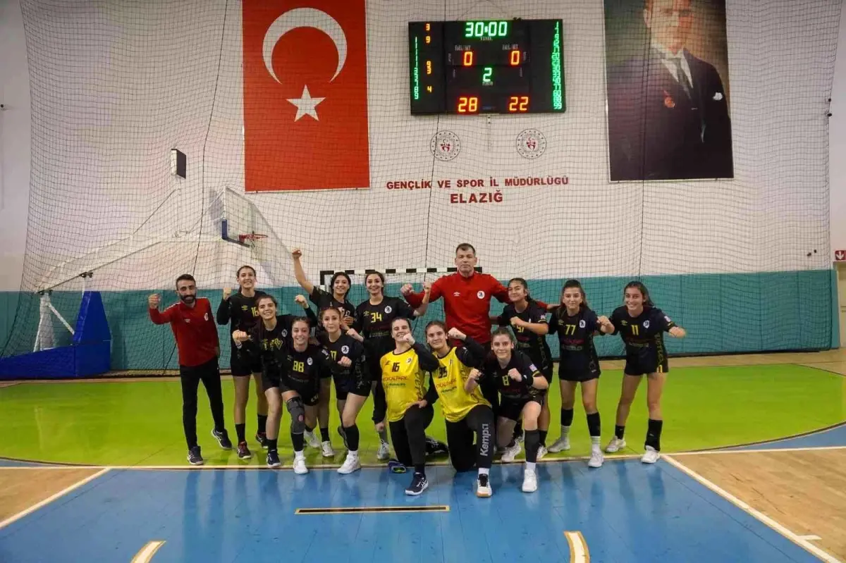 Hentbol Kadınlar 1. Lig: Elazığ Sosyal Yardımlaşma: 28 Adasokağı: 22