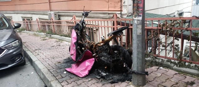 İstanbul'da eski nişanlı dehşeti: Önce tehdit etti sonra benzin döküp motosikletini böyle yaktı