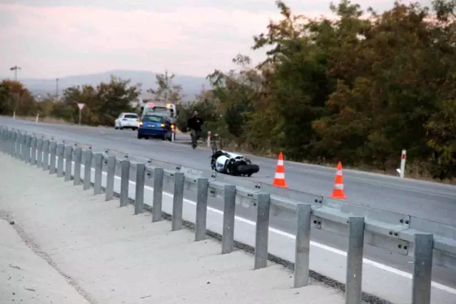 Hız motoruyla otomobile arkadan çarpan öğretmen, feci şekilde can verdi