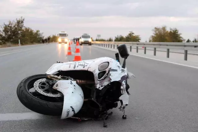 Hız motoruyla otomobile arkadan çarpan öğretmen, feci şekilde can verdi