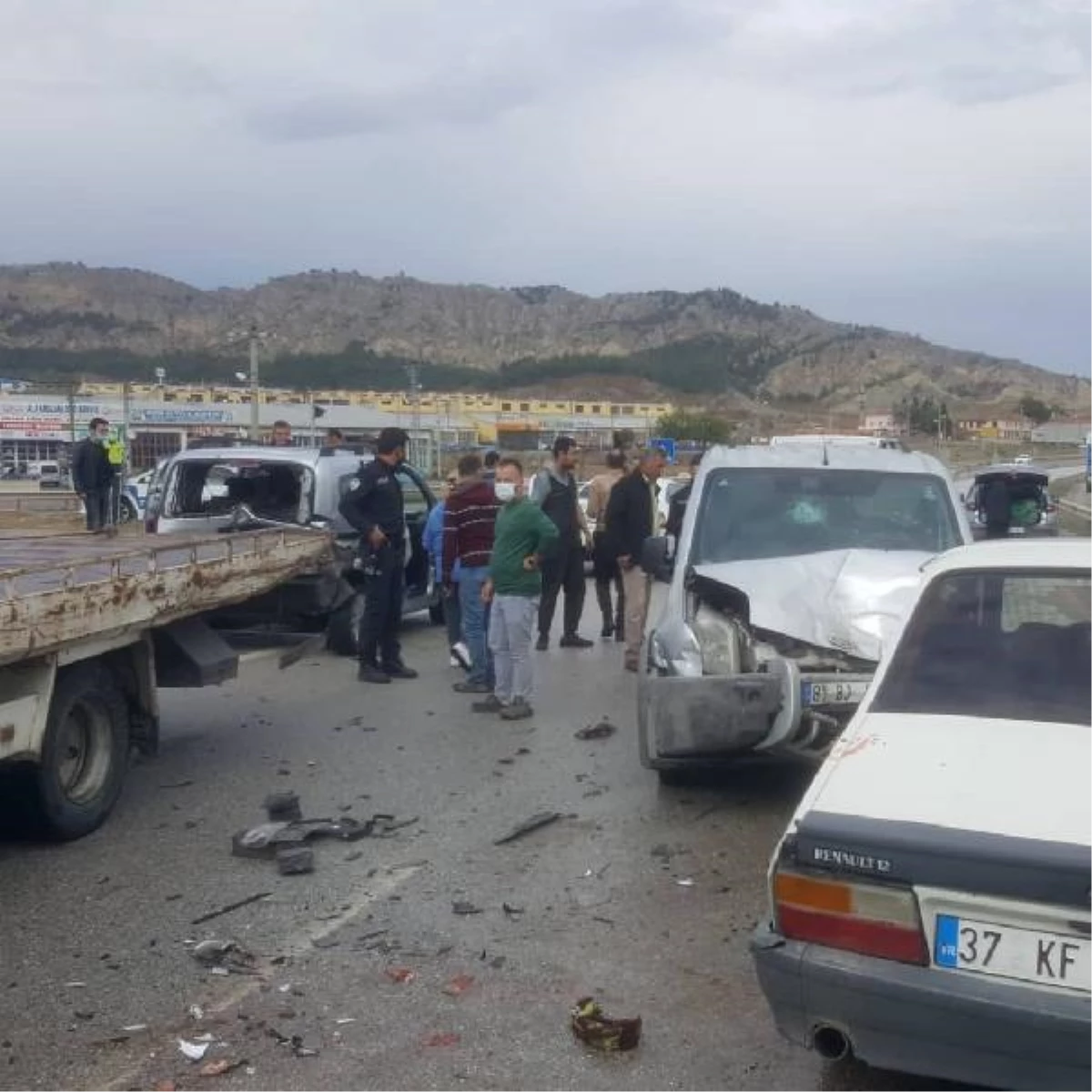 KASTAMONU - 6 aracın karıştığı kazada 10 kişi yaralandı