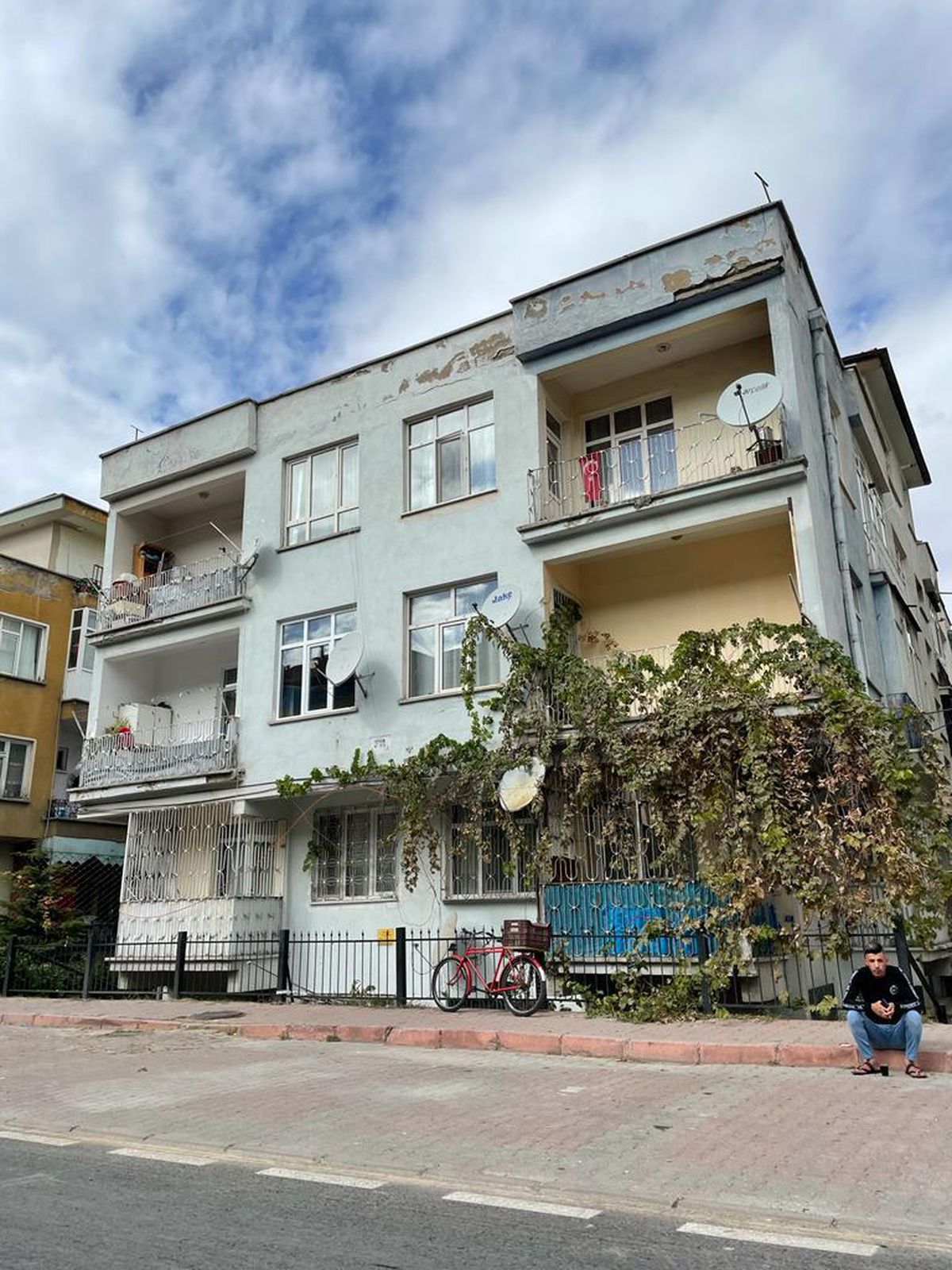 Kayseri\'de havalandırma boşluğuna düşen kişi yaralandı